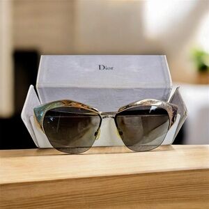 Vintage chic Christian Dior I206J Gold Metal Sunglasses Authentic